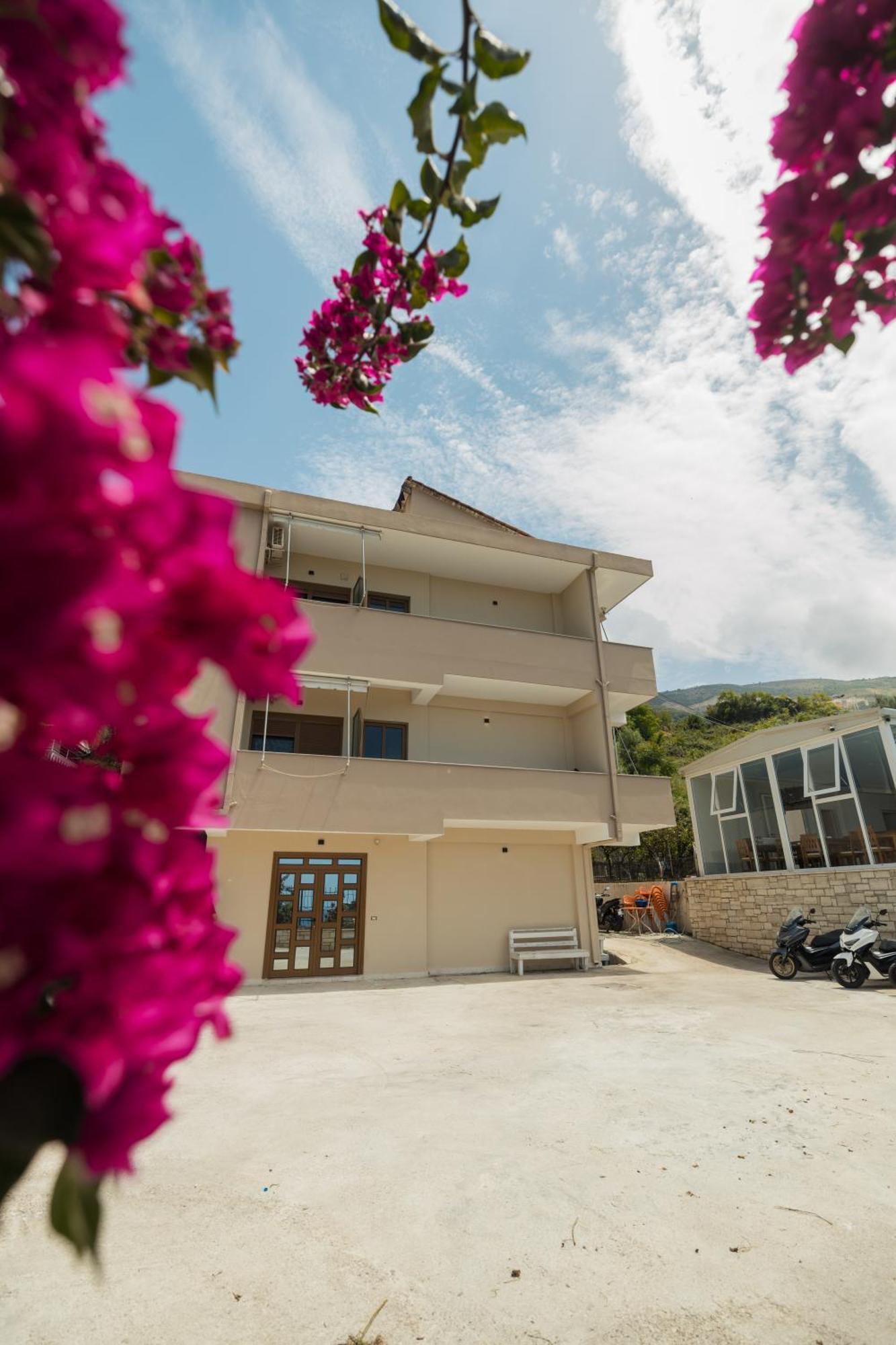 Voyage Villa Вльора Екстер'єр фото
